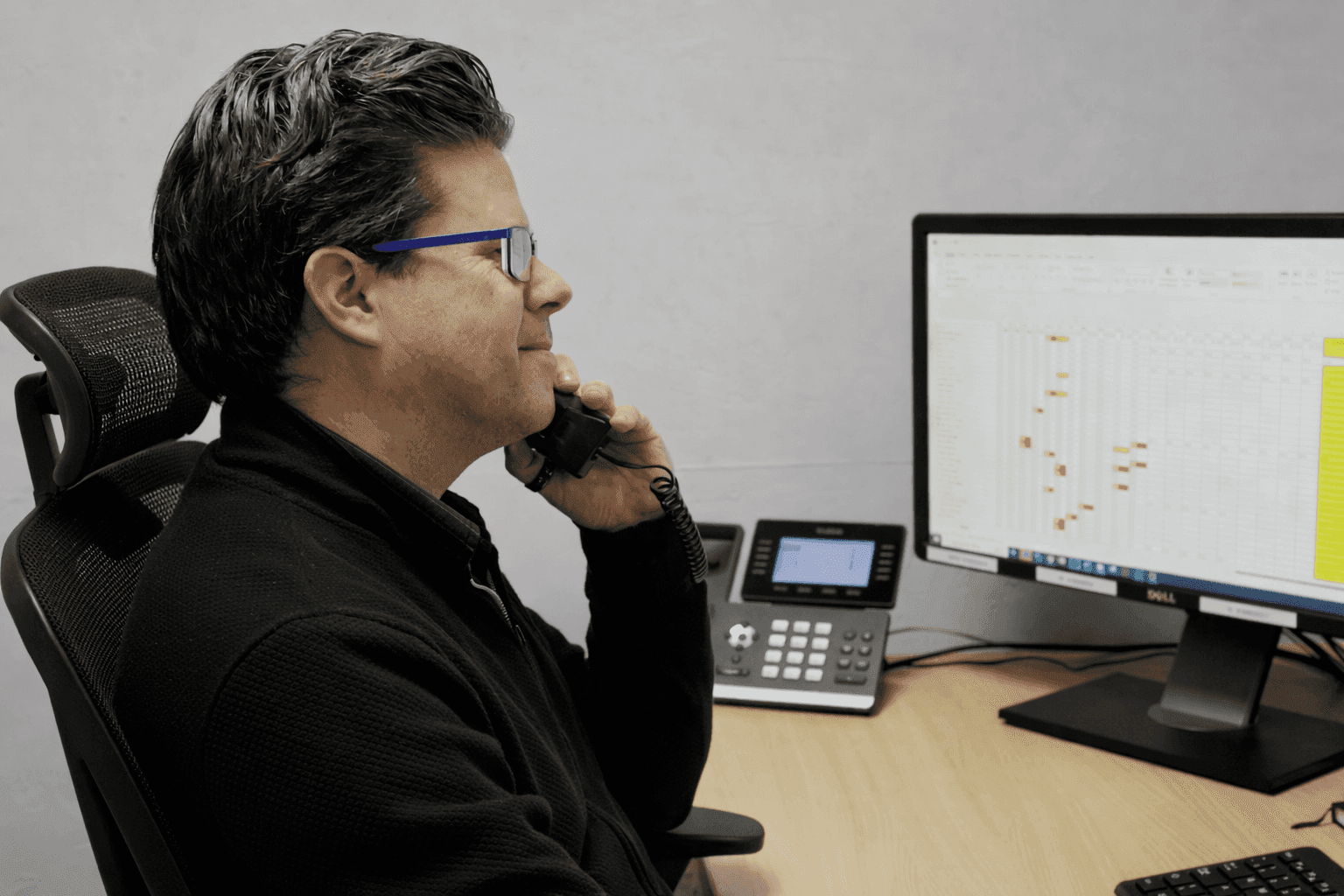 employee-on-the-telephone.png